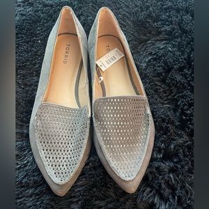 TORRID SZ 11 GREY POINTED LOAFERS